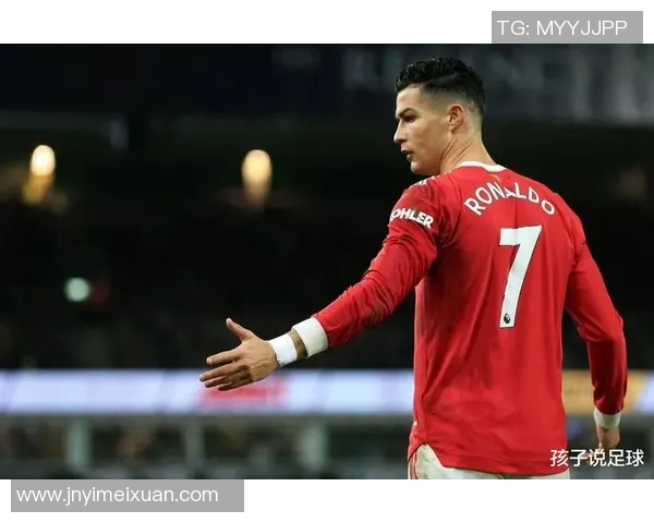 足球四号球衣传奇球星集结壁纸展示激情与荣耀的赛场风采